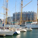 Los puertos deportivos contra los barcos como alojamientos turísticos